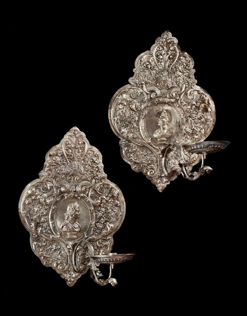 Pair of wall lights in embossed metal