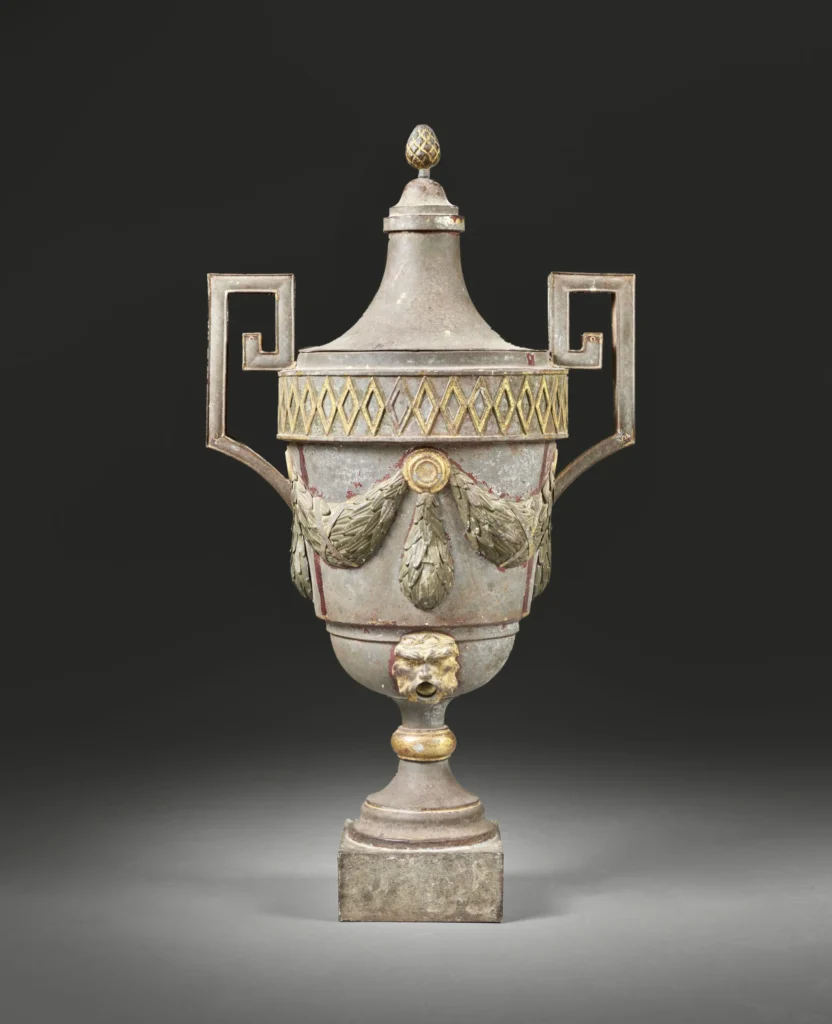 Fountain in painted and gilded tin