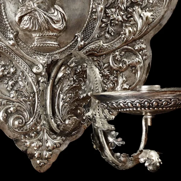 Pair of wall lights in embossed metal - Image 6