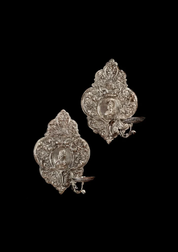 Pair of wall lights in embossed metal