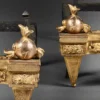 Paire de chenets à motif de boule à feu – Image 3