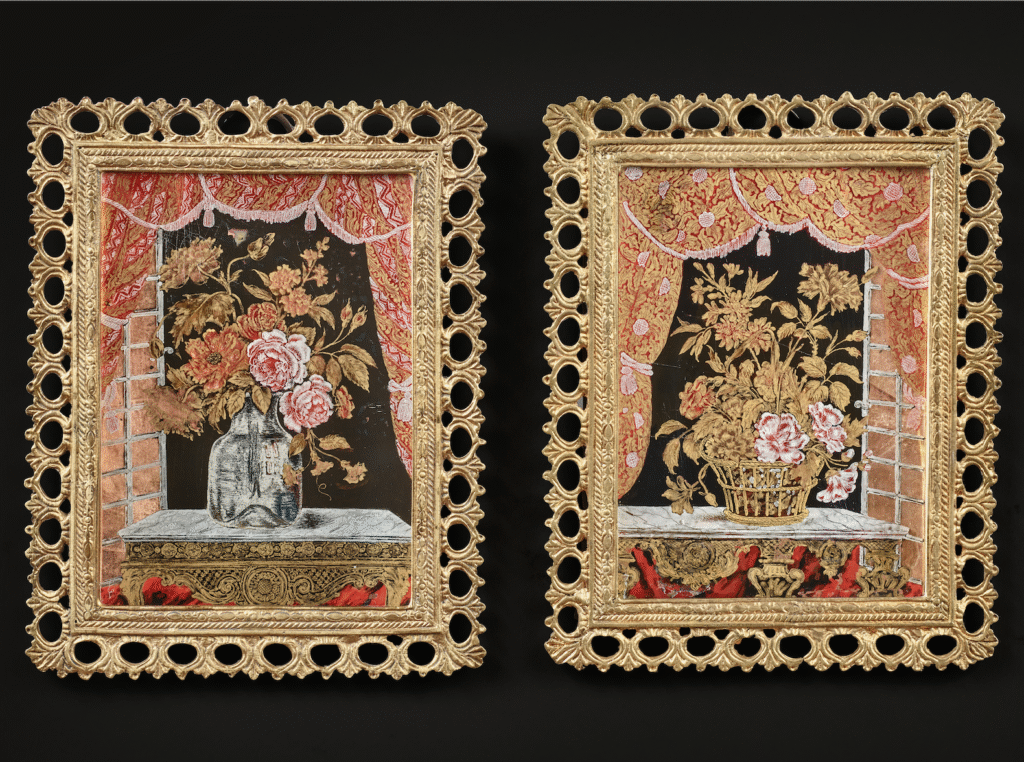 Paire de petites plaques en verre églomisé