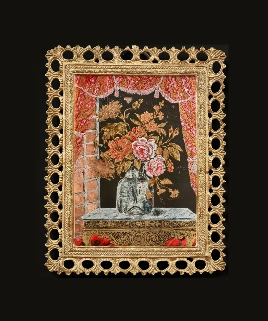 Pair of small «&nbsp;verre eglomisé&nbsp;» plates